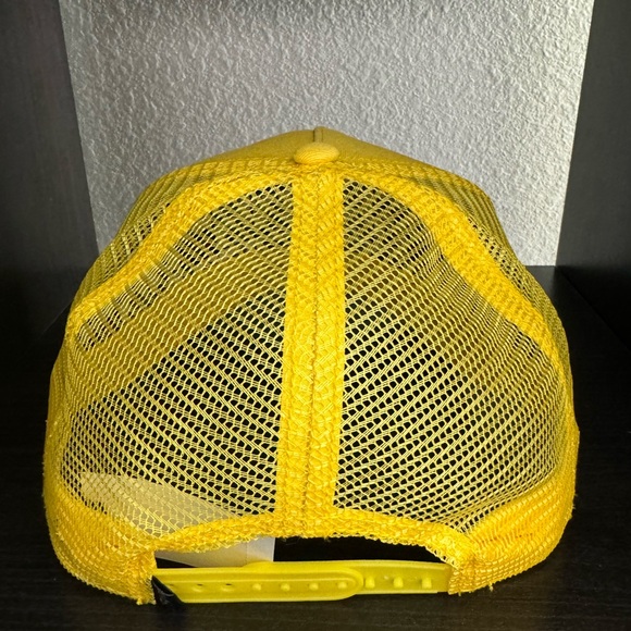 Goorin Bros Trucker Fresh Friday Drop
"Dorway Effect" Forgetful Fish Sold Out - Picture 5 of 7